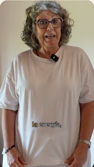 Nuria compartiendo su experiencia en Prácticas Energéticas Cuánticas con David Moreno